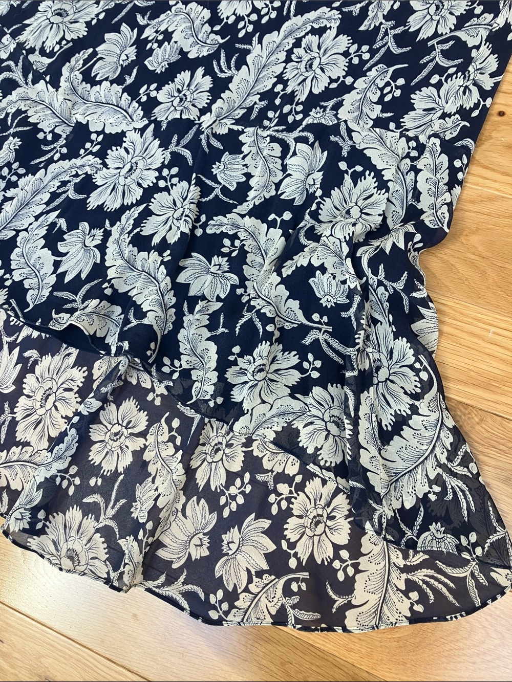 Ralph Lauren silk Navy and White Floral High-Low Skirt - Picture 4 of 7